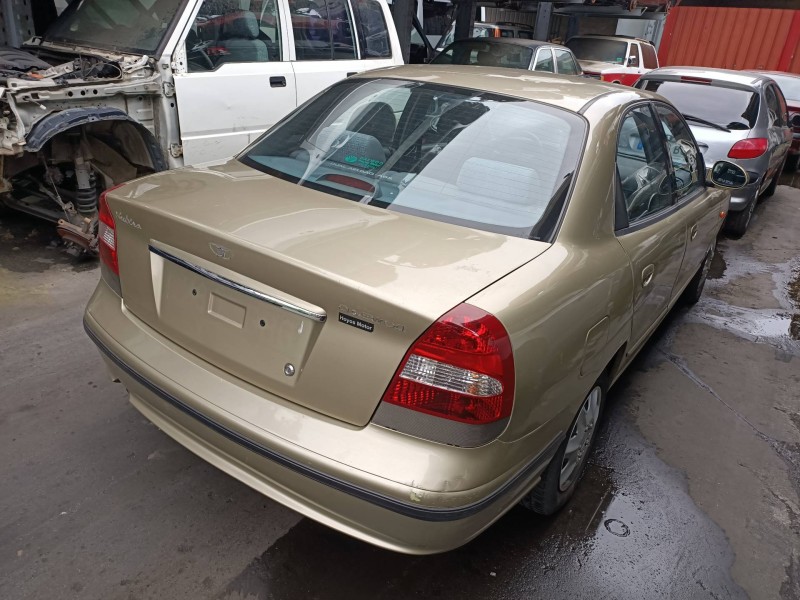 daewoo nubira berlina del año 2000