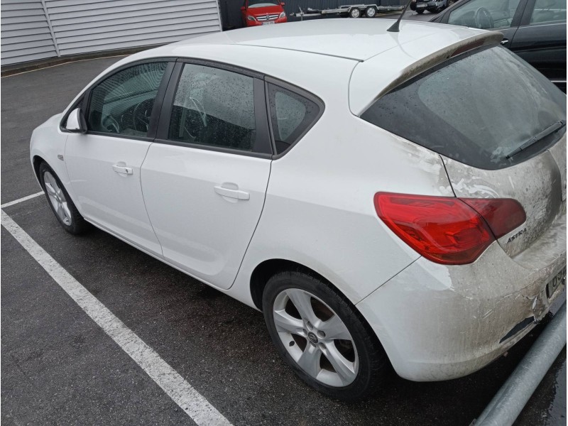 opel astra j lim. del año 2011
