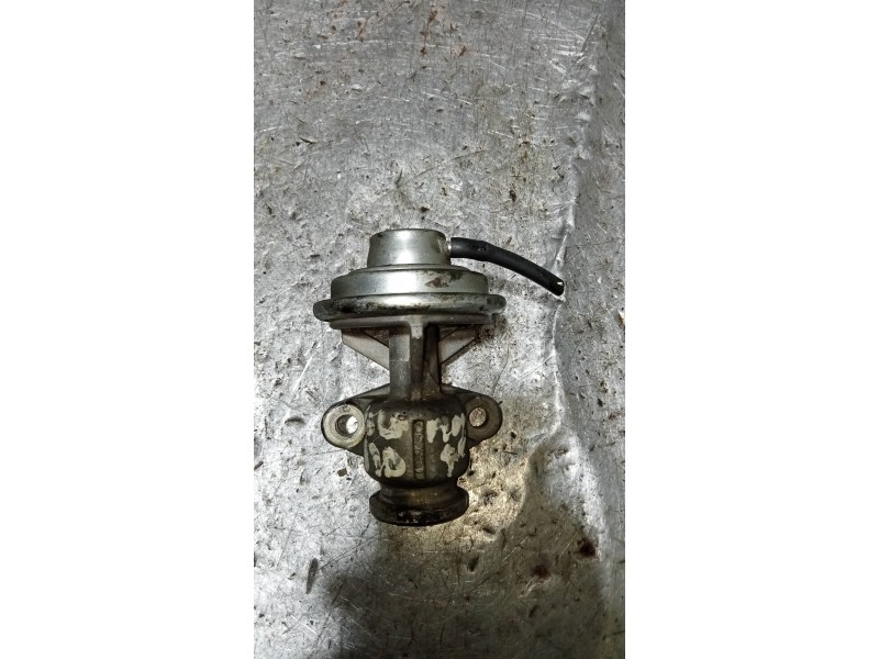 Recambio de valvula egr para volkswagen polo berlina (6n1) básico referencia OEM IAM 028131501F  