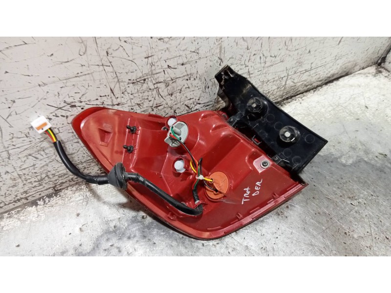 Recambio de piloto trasero derecho para kia rio (yb) drive referencia OEM IAM 92402H8  