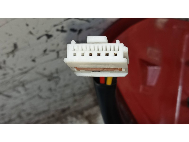 Recambio de piloto trasero derecho para kia rio (yb) drive referencia OEM IAM 92402H8  