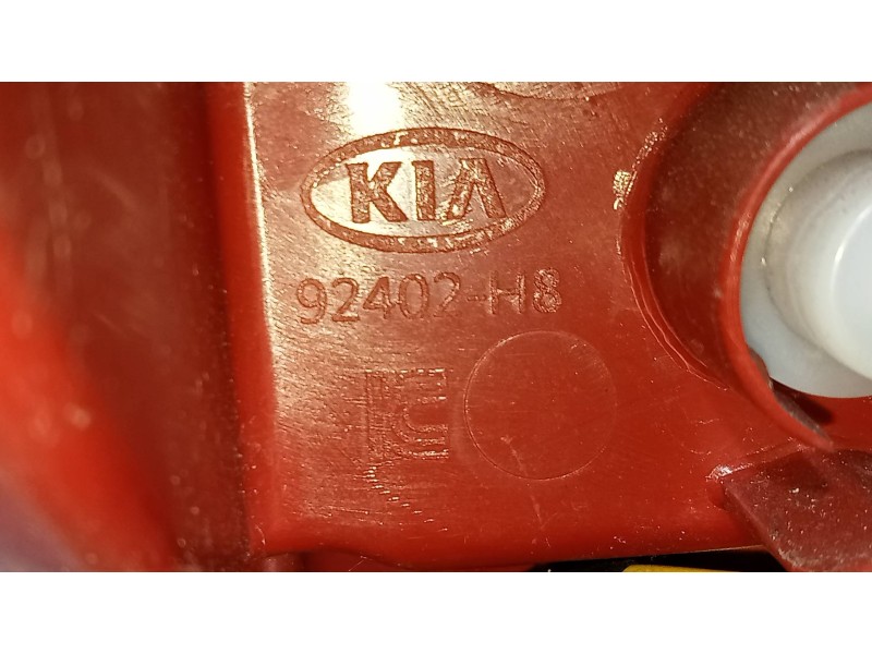 Recambio de piloto trasero derecho para kia rio (yb) drive referencia OEM IAM 92402H8  