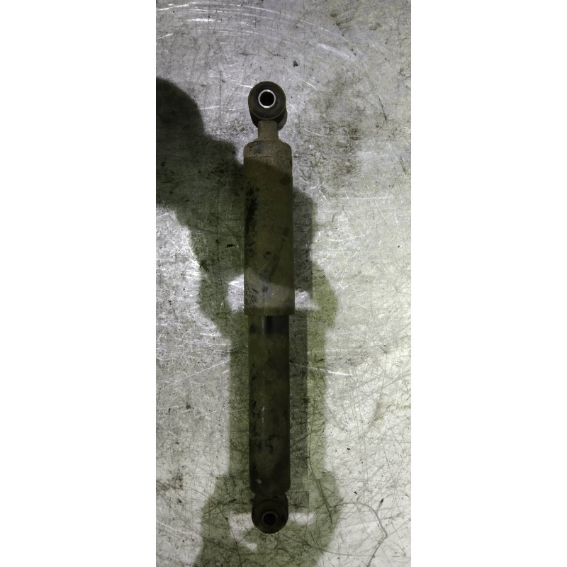 Recambio de amortiguador trasero para renault rapid/express (f40) 1.9 d familiar (f40p) referencia OEM IAM   