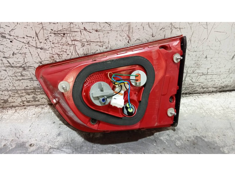Recambio de piloto trasero izquierdo interior para kia rio (yb) drive referencia OEM IAM 92403H8  