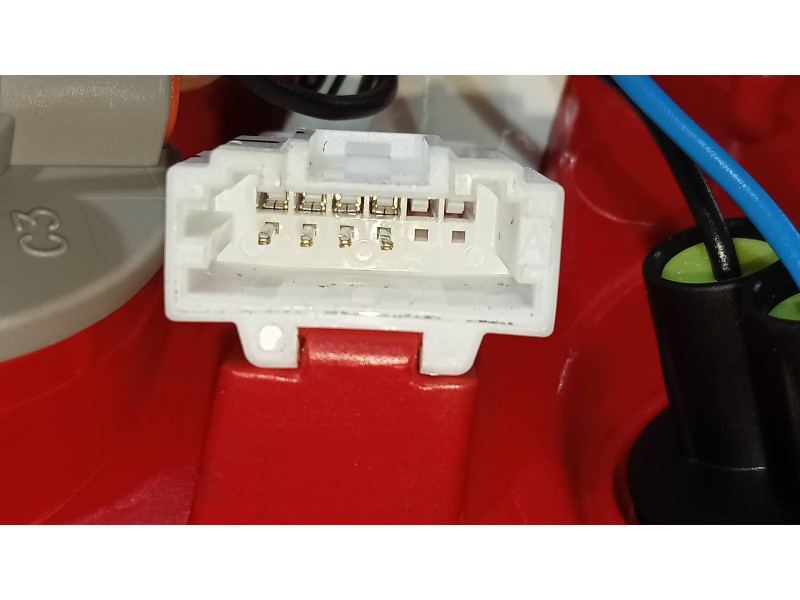 Recambio de piloto trasero izquierdo interior para kia rio (yb) drive referencia OEM IAM 92403H8  
