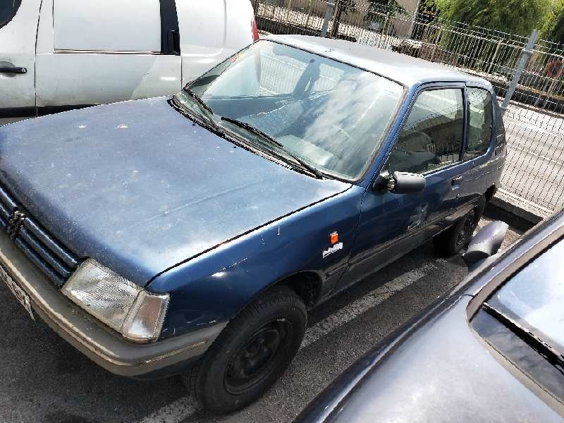 peugeot 205 berlina del año 1998