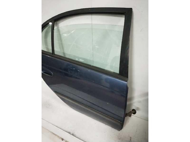 Recambio de puerta trasera derecha para toyota avensis berlina (t 22) 2.0 turbodiesel cat referencia OEM IAM  4P 