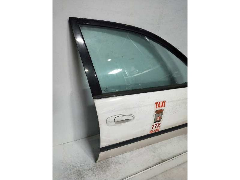 Recambio de puerta delantera derecha para toyota avensis berlina (t 22) 2.0 turbodiesel cat referencia OEM IAM   