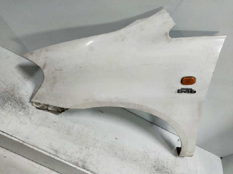 Recambio de aleta delantera izquierda para toyota avensis verso (m20) 2.0 turbodiesel cat referencia OEM IAM   