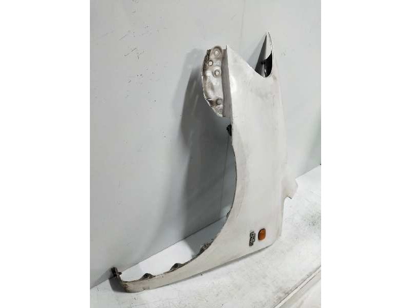 Recambio de aleta delantera izquierda para toyota avensis verso (m20) 2.0 turbodiesel cat referencia OEM IAM   