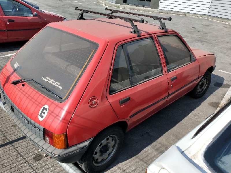peugeot 205 berlina del año 1985