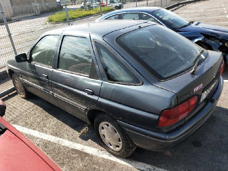 ford escort berlina/turnier del año 1994