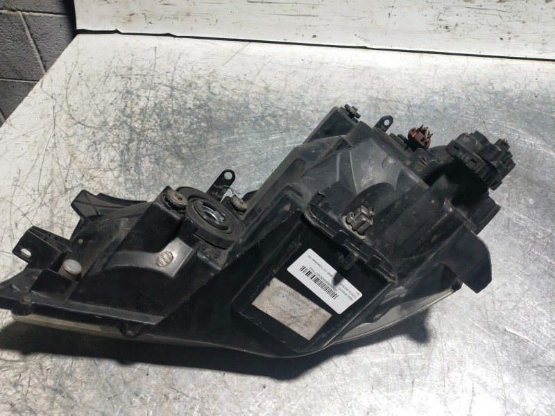 Recambio de faro derecho para toyota avensis verso (m20) 2.0 turbodiesel cat referencia OEM IAM   