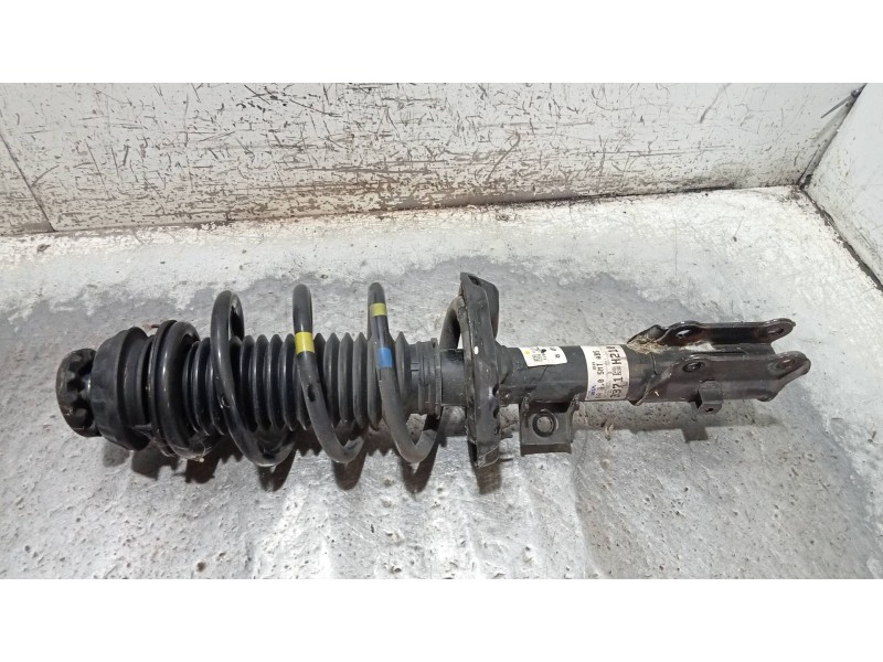 Recambio de amortiguador delantero derecho para kia rio (yb) drive referencia OEM IAM 54660H8200  