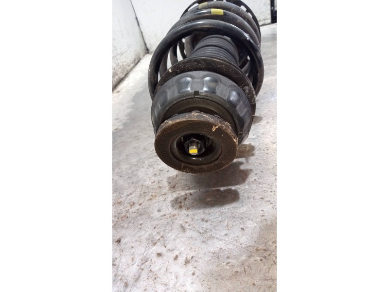Recambio de amortiguador delantero derecho para kia rio (yb) drive referencia OEM IAM 54660H8200  
