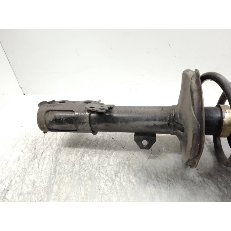 Recambio de amortiguador delantero derecho para toyota corolla (e12) 2.0 d-cat referencia OEM IAM   