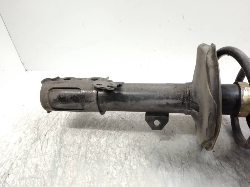 Recambio de amortiguador delantero derecho para toyota corolla (e12) 2.0 d-cat referencia OEM IAM   