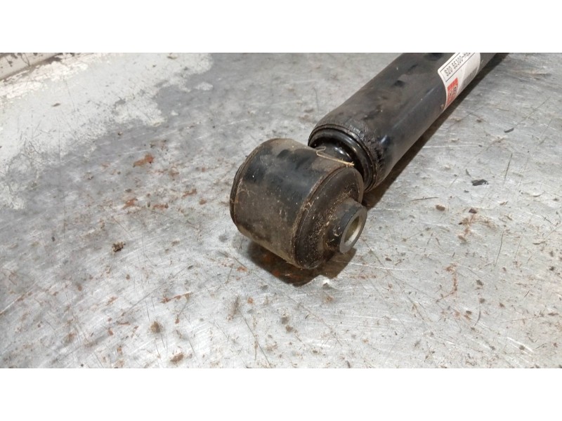 Recambio de amortiguador trasero derecho para kia rio (yb) drive referencia OEM IAM 55300H8200  