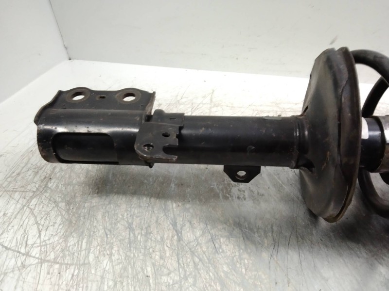 Recambio de amortiguador delantero derecho para toyota corolla (e12) 2.0 d-cat referencia OEM IAM   