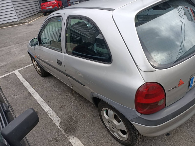 opel corsa b del año 2000