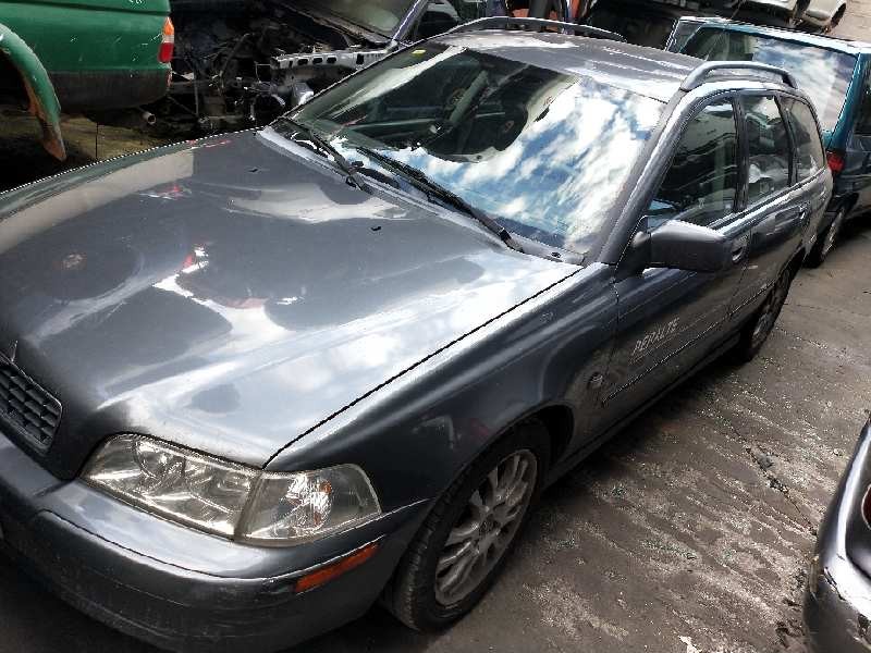 volvo v40 familiar del año 2003