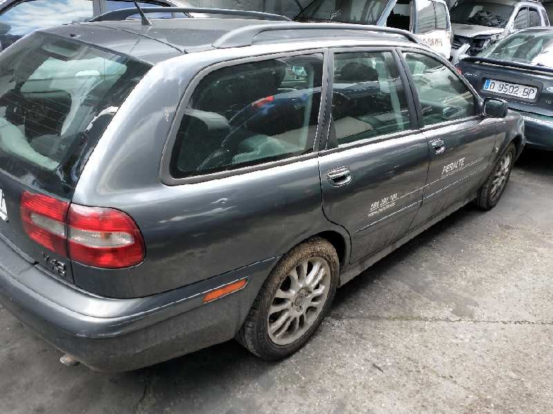 volvo v40 familiar del año 2003