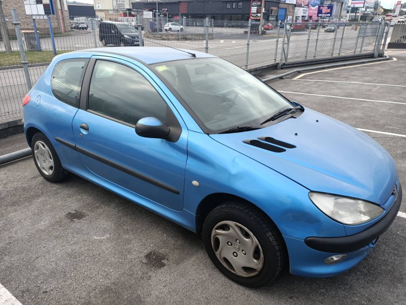 peugeot 206 berlina del año 2000