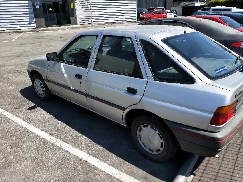ford escort berlina/turnier del año 1991