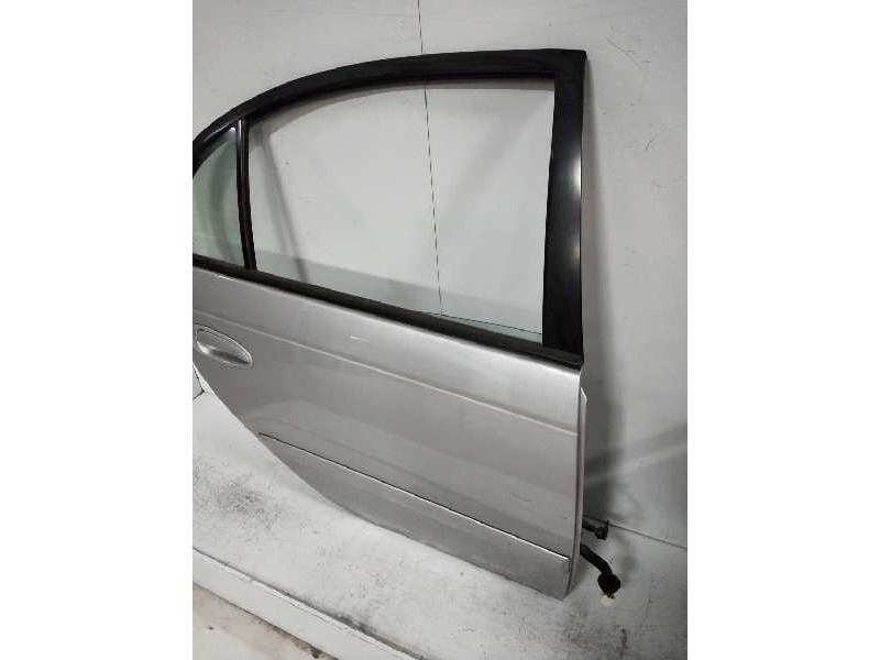 Recambio de puerta trasera derecha para toyota avensis berlina (t 22) 1.6 16v referencia OEM IAM  4P 