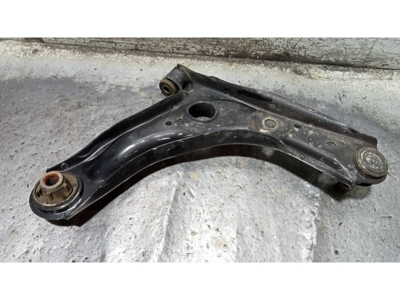 Recambio de brazo suspension inferior delantero izquierdo para citroen c1 city edition referencia OEM IAM   