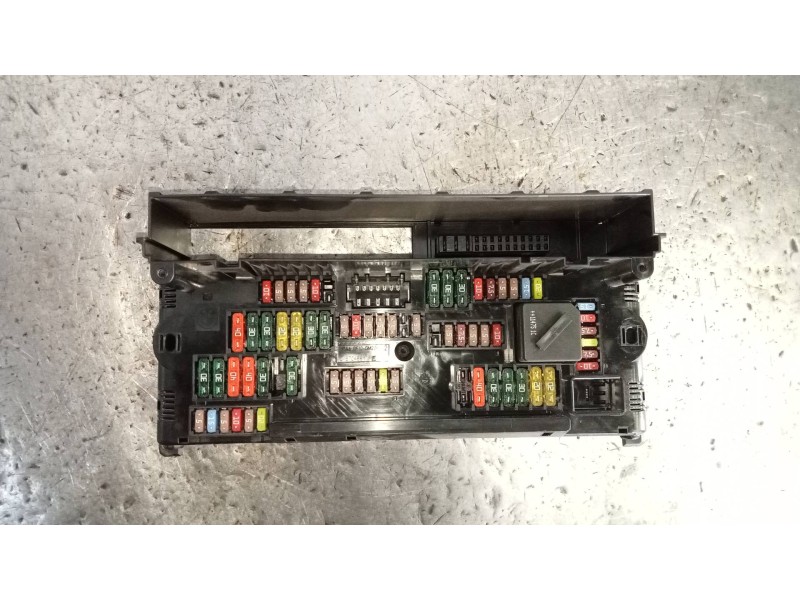 Recambio de caja reles / fusibles para bmw serie 5 lim. (f10) 535d xdrive referencia OEM IAM 925281501 317033442E 