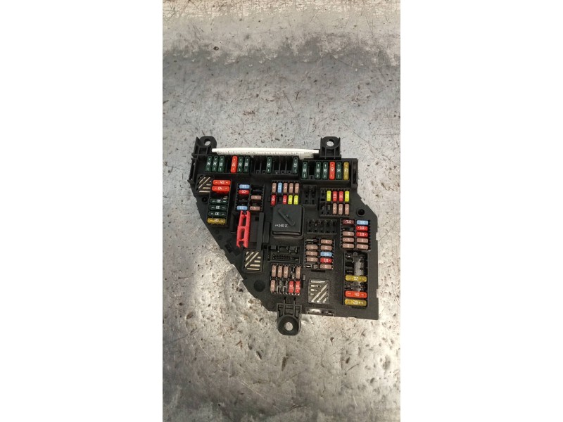 Recambio de caja reles / fusibles para bmw serie 5 lim. (f10) 535d xdrive referencia OEM IAM 925281301 317033451F 