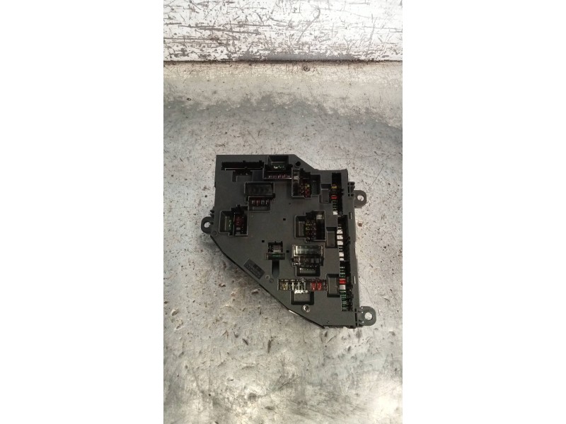 Recambio de caja reles / fusibles para bmw serie 5 lim. (f10) 535d xdrive referencia OEM IAM 925281301 317033451F 