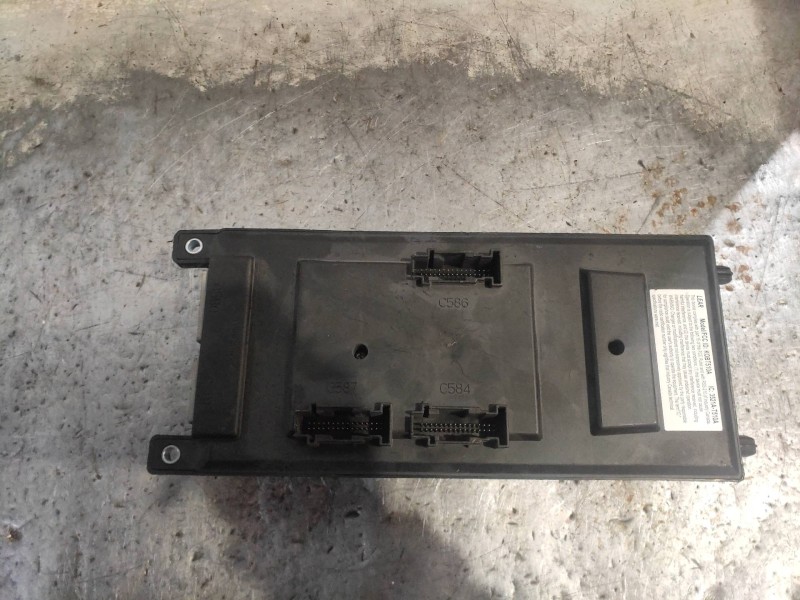 Recambio de caja reles / fusibles para land rover range rover sport v6 td se referencia OEM IAM AH2214F041BF  