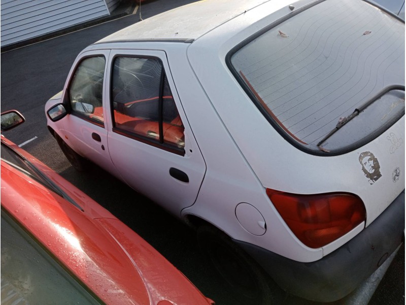 ford fiesta berlina del año 1997