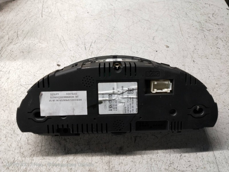 Recambio de cuadro instrumentos para mercedes sprinterii caja cerrada (desde 01.06) 216 (906.613) referencia OEM IAM A9069005100