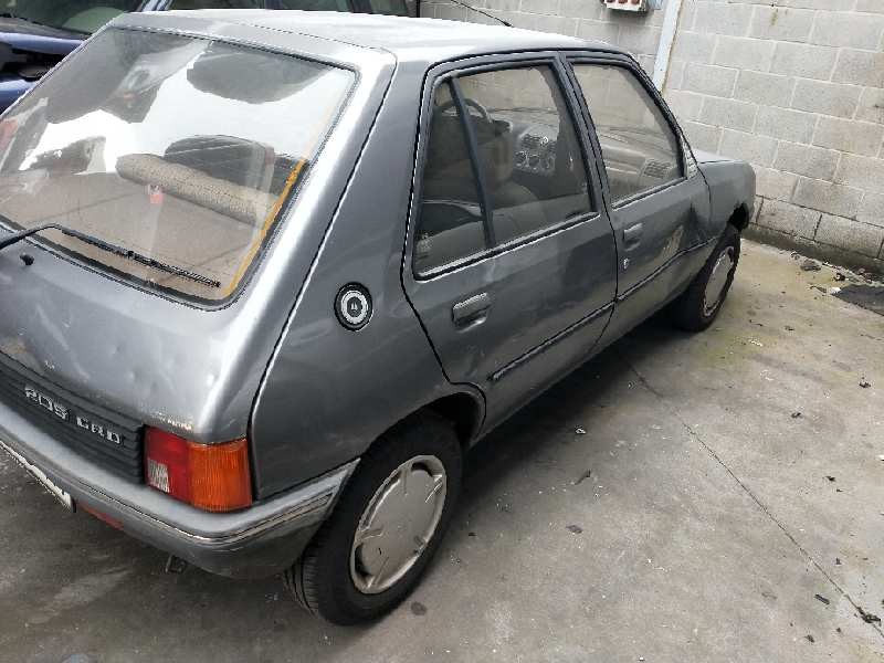 peugeot 205 berlina del año 1989