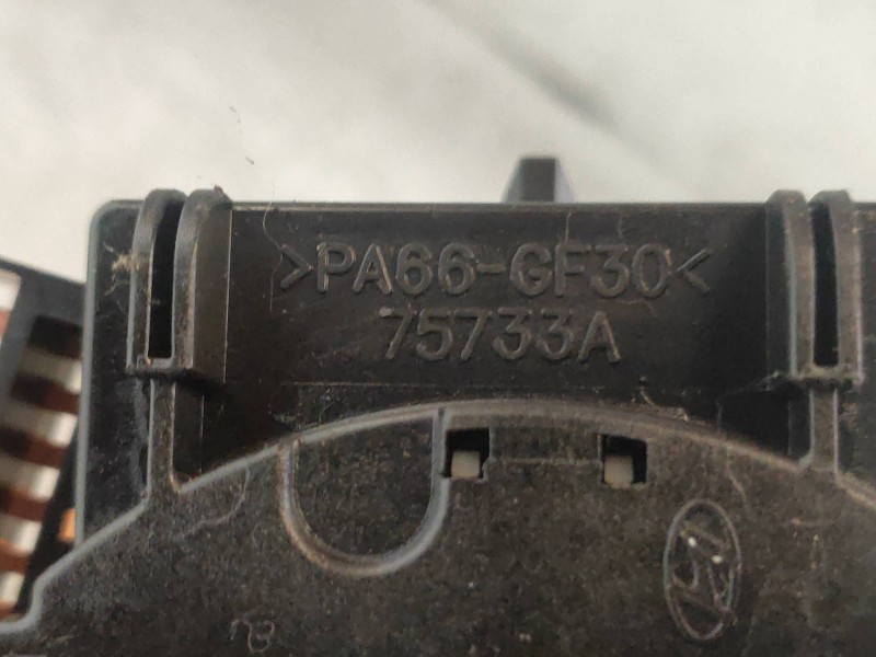 Recambio de mando limpia para kia picanto 1.1 active referencia OEM IAM 75733A  