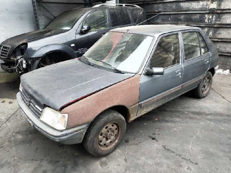 peugeot 205 berlina del año 1990