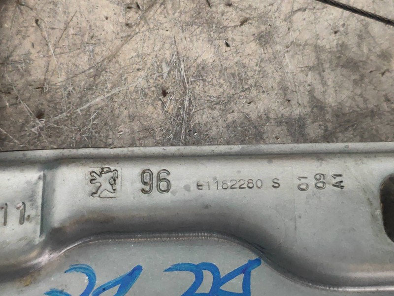 Recambio de elevalunas delantero derecho para peugeot 207 urban referencia OEM IAM 9681182280 119855 400912E 5P