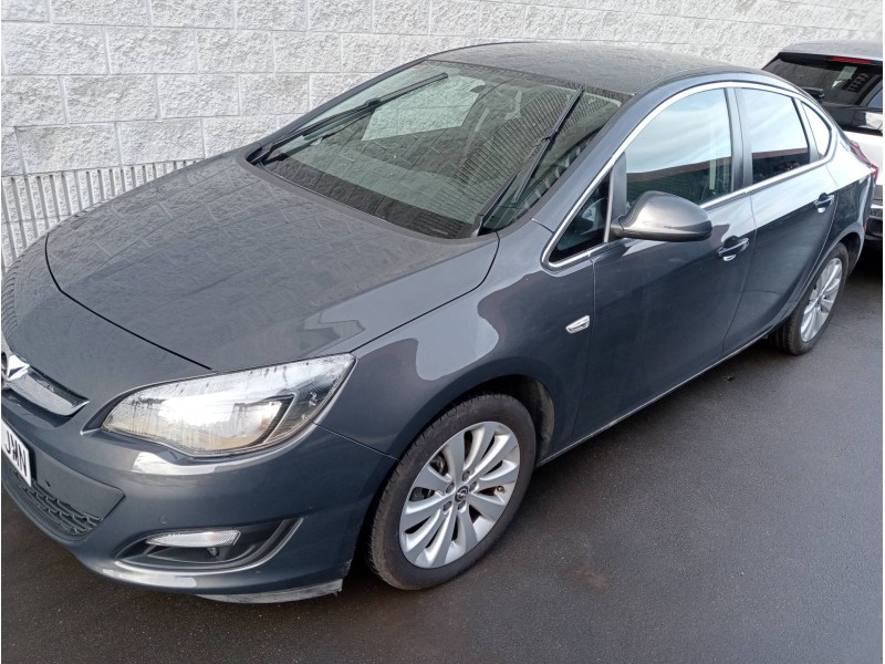 opel astra j lim. 4türig del año 2016