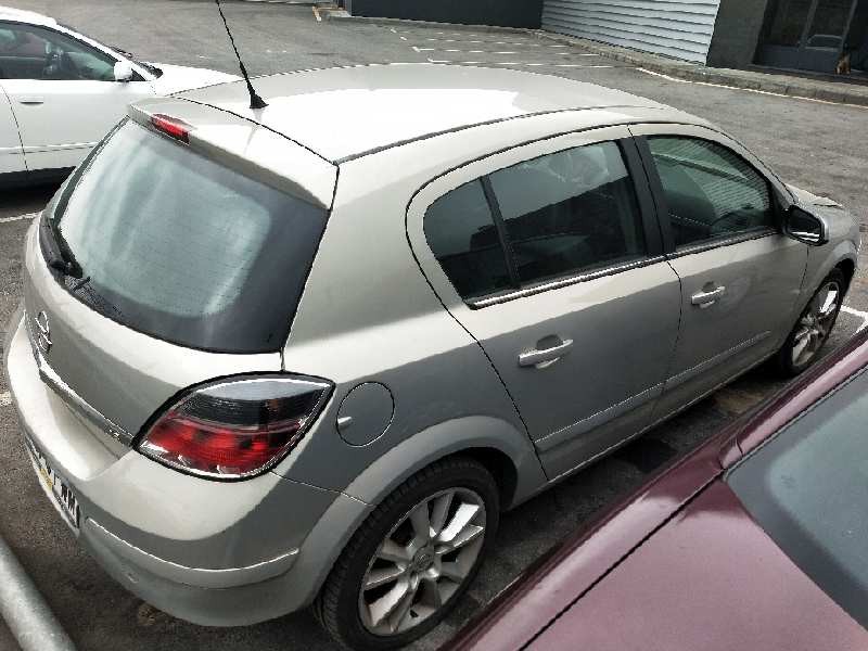 opel astra h berlina del año 2007