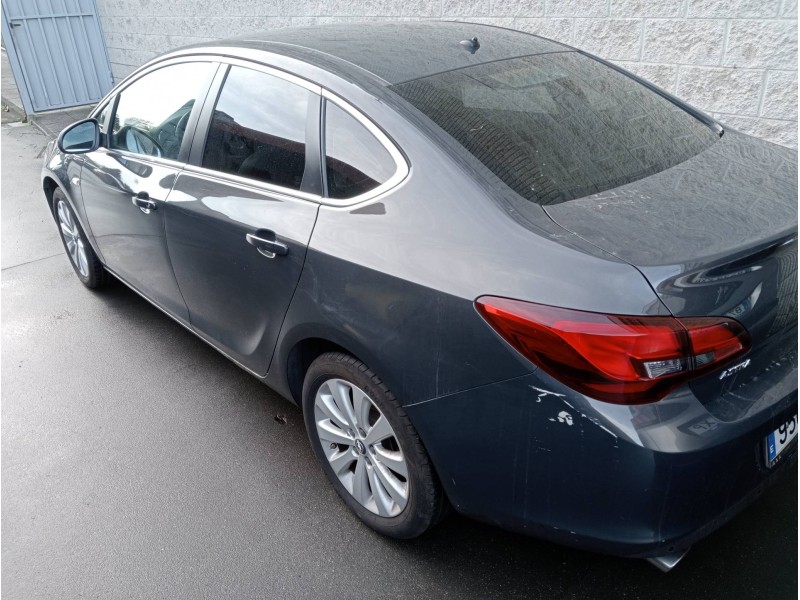 opel astra j lim. 4türig del año 2016