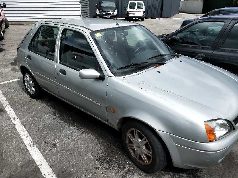 ford fiesta berlina (dx) del año 2000