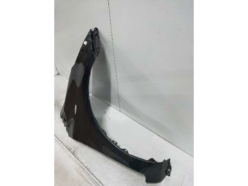 Recambio de aleta delantera derecha para toyota yaris 1.4 turbodiesel cat referencia OEM IAM   