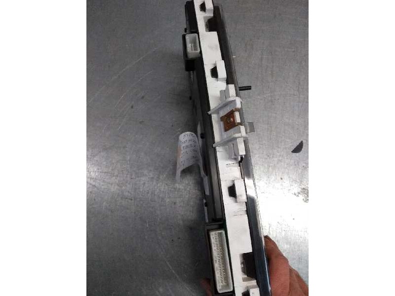 Recambio de cuadro instrumentos para toyota corolla (e12) 1.4 16v cat referencia OEM IAM 8380002800 110080106001 