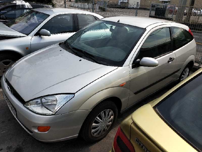 ford focus berlina (cak) del año 2001