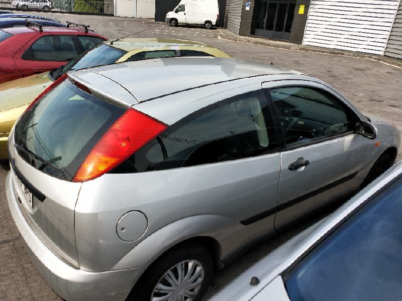 ford focus berlina (cak) del año 2001