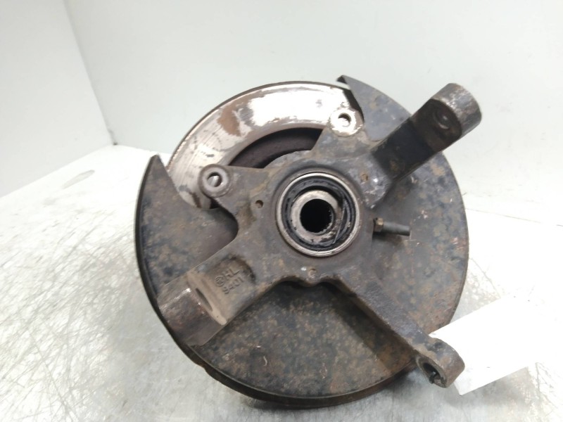 Recambio de mangueta delantera izquierda para ssangyong family 2.5 referencia OEM IAM   