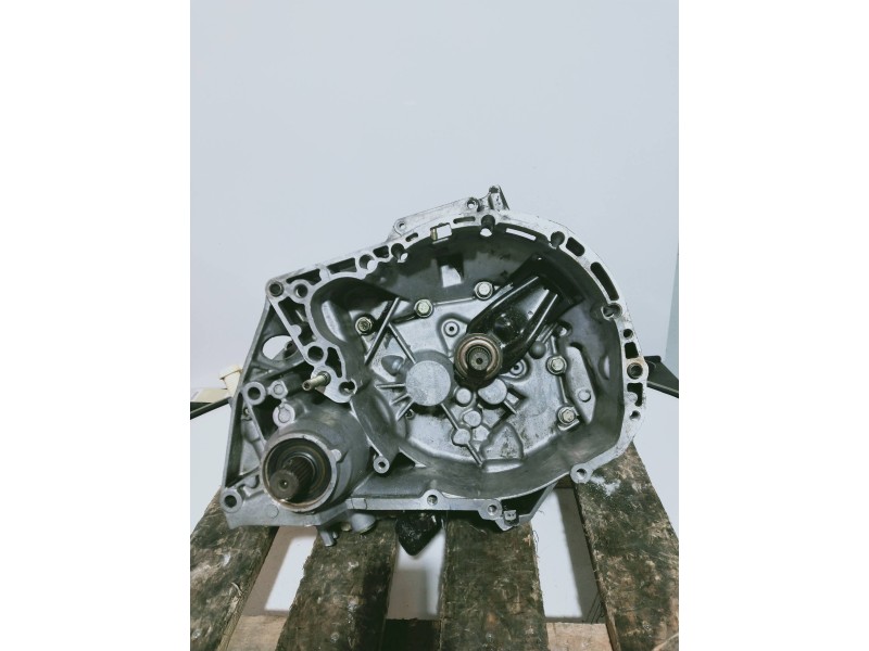 Recambio de caja cambios para renault clio i fase i+ii (b/c57) 1.9 d rn referencia OEM IAM JB1153 S024668 